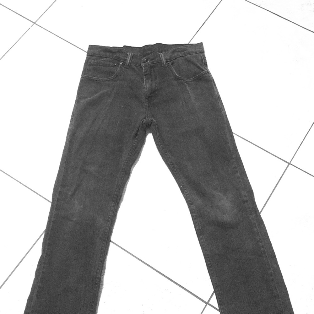 Black Levi’s jeans